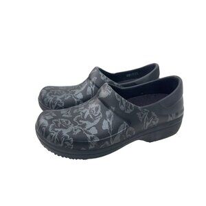Crocs Professional Clogs Womens Size 7 Black Floral Pattern Slip-Resistant